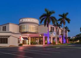 Doubletree by Hilton Fort Myers at Bell Tower Shops 2