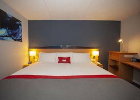 Holiday Inn Express PERTH by IHG 4