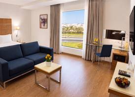 Golden Tulip Muscat 5