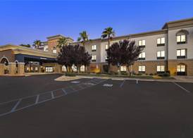 Hampton Inn & Suites Lancaster 2