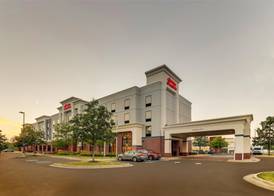 Hampton Inn & Suites Indianapolis-Airport 2