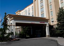 Hampton Inn & Suites Staten Island 2