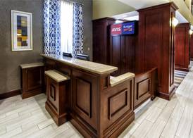 Hampton Inn & Suites Staten Island 5