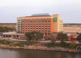 Embassy Suites by Hilton E Peoria Riverfront Conf Center 3