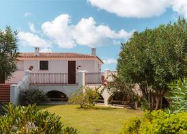 Mangia's Santa Teresa Sardinia, Curio Collection by Hilton 4