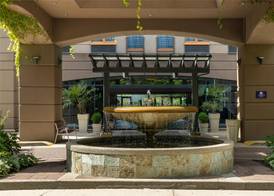 DoubleTree by Hilton North Vancouver 3