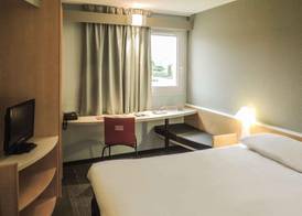 Ibis Auray 5