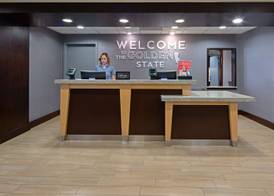 Hampton Inn Visalia 4