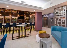 Hampton Inn NY-JFK 4