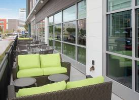 Hilton Garden Inn Omaha Aksarben Village 2