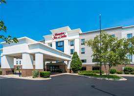 Hampton Inn & Suites Peru 2