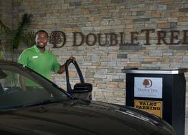 DoubleTree by Hilton Detroit - Dearborn 2