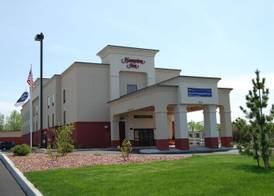 Hampton Inn Geneseo 4