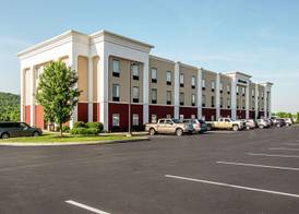 Hampton Inn Pine Grove 3