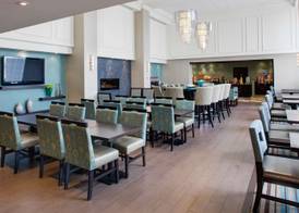 Hampton Inn & Suites by Hilton Toronto Airport 2