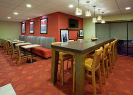 Hampton Inn Rockford 4
