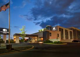 DoubleTree by Hilton St. Louis Airport 5