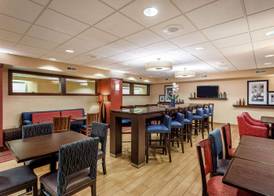 Hampton Inn Milwaukee-Airport 4