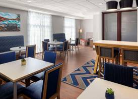Hampton Inn Fairmont 5