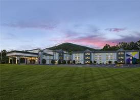 Spark by Hilton Asheville Blue Ridge Parkway 3