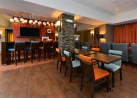 Hampton Inn Chicago-Carol Stream 3