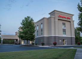 Hampton Inn Gloucester 2