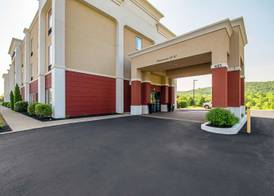Hampton Inn Pine Grove 2