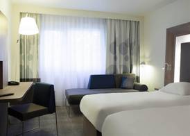Novotel Fontainebleau Ury 5