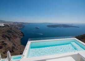 Aqua Luxury Suites by NOMÉE Hospitality Group 4