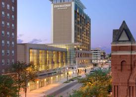 DoubleTree by Hilton Cedar Rapids Convention Complex 3