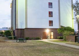 Hampton Inn & Suites Jackson Downtown-Coliseum 3