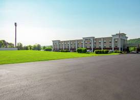 Hampton Inn Pine Grove 5