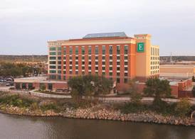 Embassy Suites by Hilton E Peoria Riverfront Conf Center 3