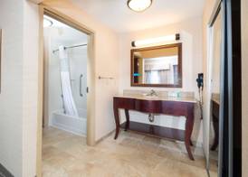 Hampton Inn & Suites Greensburg 2