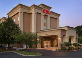 Hampton Inn & Suites Greenfield 2