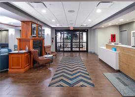 Hampton Inn Omaha West-Lakeside 2