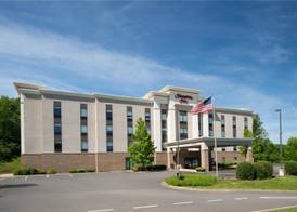 Hampton Inn Fairmont 2