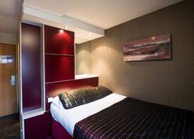 Pendulum Hotel 4
