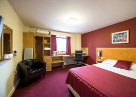 Pendulum Hotel 3