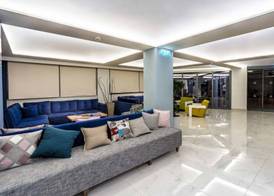 Pollis Hotel 4