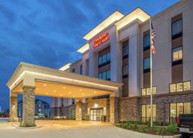 Hampton Inn & Suites Ames, IA 2