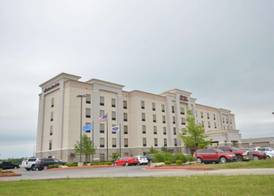 Hampton Inn and Suites Tulsa/Catoosa 2