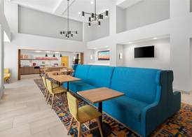 Hampton Inn & Suites New Castle 4