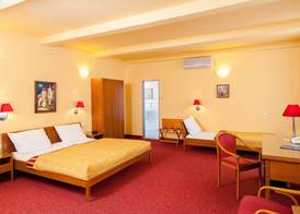 Cloister Inn Hotel 3