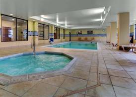 Hampton Inn & Suites Indianapolis-Airport 4