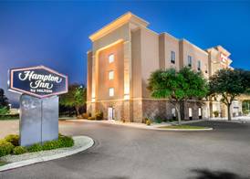 Hampton Inn Uvalde 3