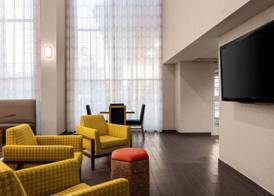 Hampton Inn & Suites State College at Williamsburg Square 2
