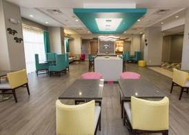 Hampton Inn Mustang 5