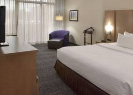 Crowne Plaza CLEVELAND AIRPORT by IHG 4