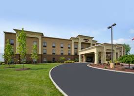 Hampton Inn Utica 4